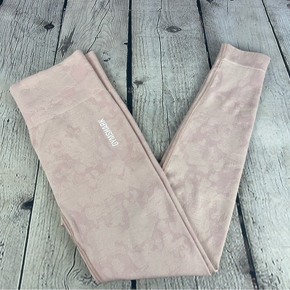 Gymshark Seamless Leggings Women’s XS Pink  Camo‎ Activewear Athleisure
